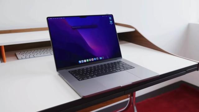 M2 Max MacBook Pro Review: Back to Bumps!