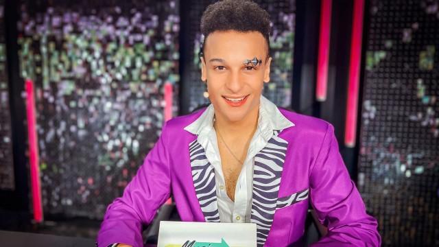 Wilde Cabaret-Nummer mit tierischer Begleitung