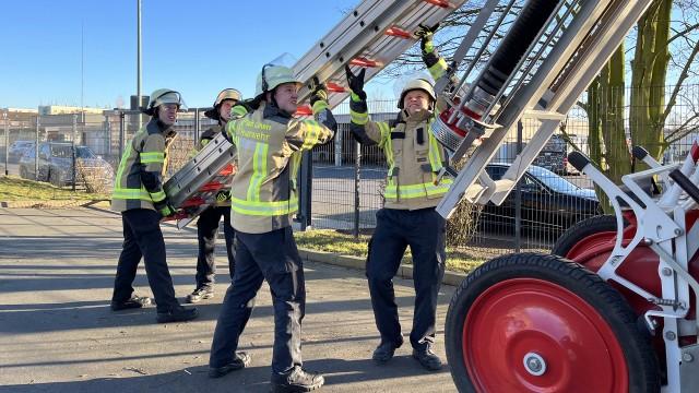 Lagerhalle in Vollbrand