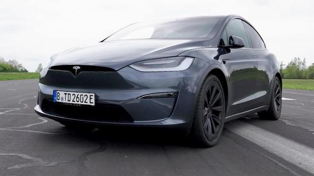 Klimadiesel / Tesla Model X Plaid / Die Scheunenfinder