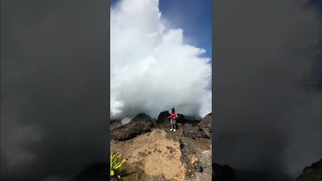 Giant Wave Comes Out Of Nowhere