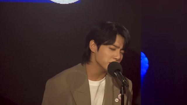 정국 (Jung Kook) ‘Let There Be Love (Original Song: Oasis)’ @ BBC Radio 1 Live Lounge