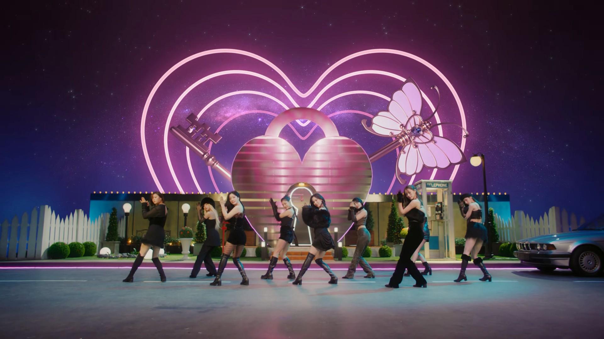 TWICE "MOONLIGHT SUNRISE"