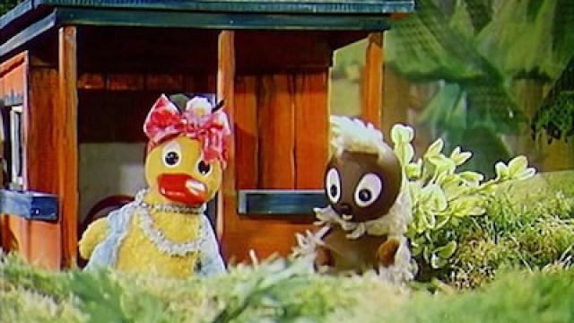 Als Moppi seine Gartenbank einweihen wollte