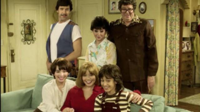 One Day at a Time Cast Recreates Iconic Sitcom Opening
