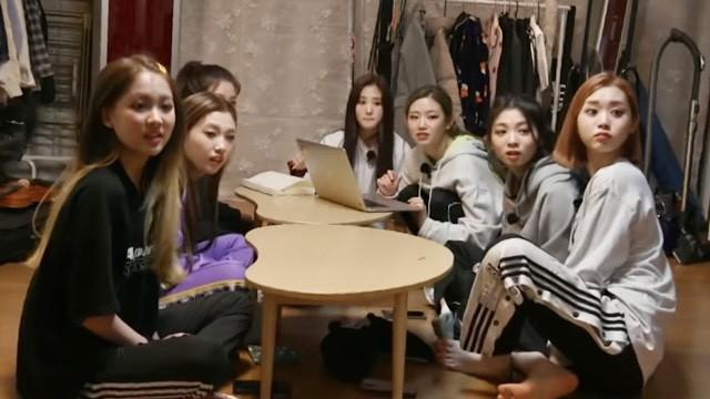 EP.1 Visiting a Broadcasting Station Before the Debut!