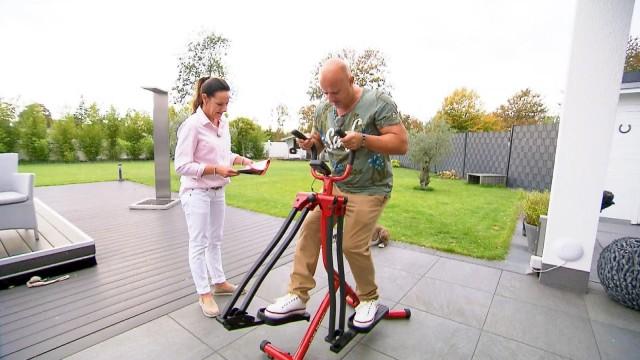 Detlef testet ein Fitness-Produkt