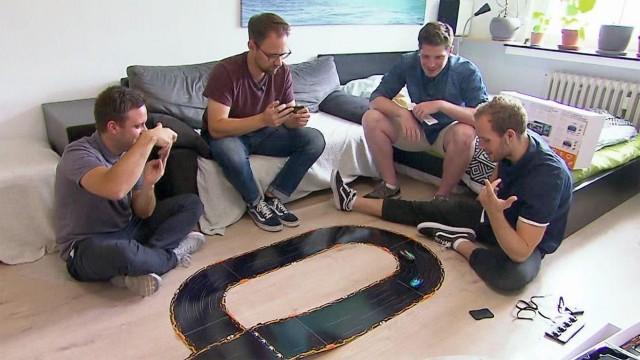 Heute u. a.: Spielzeugrennbahn