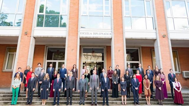 ¿Puede un García ser diplomático? El fraude de los becarios