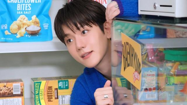 2024 BAEKHYUN FANMEETING 과자파티 Poster Behind