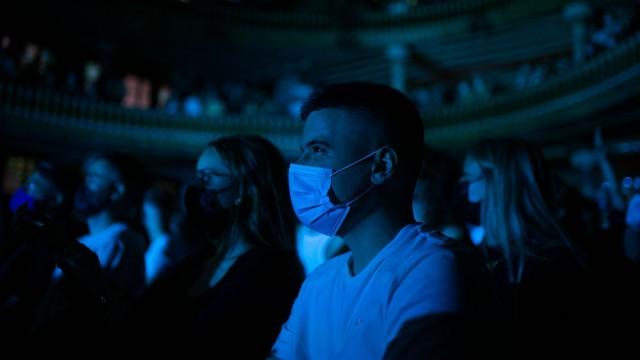 Lo mejor de 'Hoy en EL PÁIS' | ¿Por qué hemos dejado de toser en los conciertos?