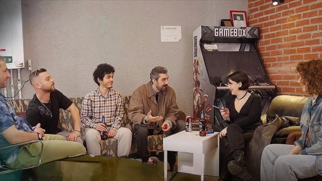 Kızlar Gelir
