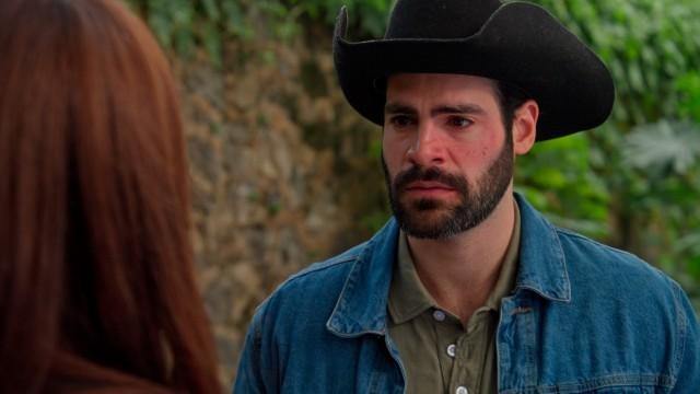 Isabel escucha el testimonio de Shaki y descubre que Santiago es policía