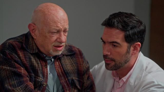 Jazmín reconoce a Calixto cuando intenta hacerle daño al padre Gregorio