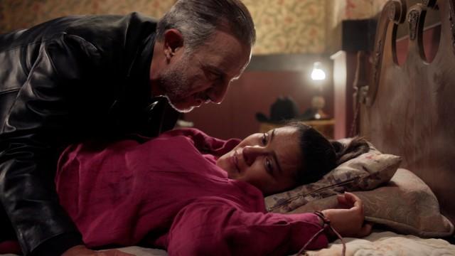 Los cercanos a Jazmín, Santiago y Romero, hacen todo por rescatarla