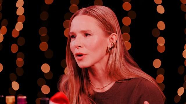 Kristen Bell Gets Festive on the Hot Ones Holiday Extravaganza