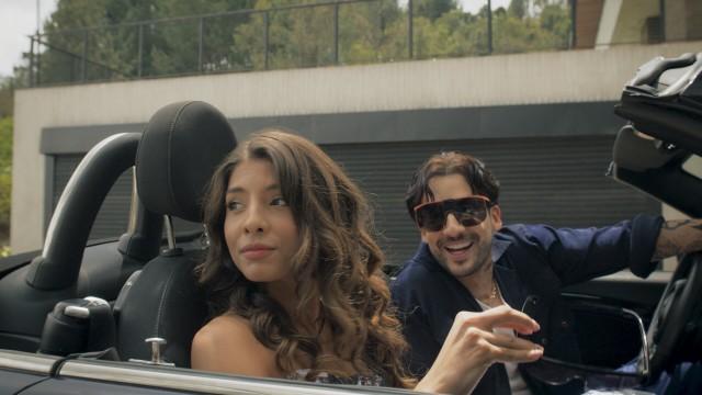 Charly y Sky se dejan llevar y dan rienda suelta a la pasión