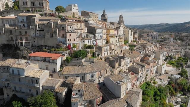 シチリア島 断崖のバロック都市