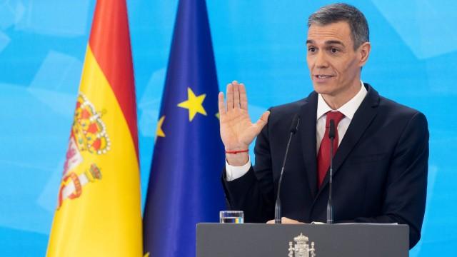 Sánchez admite errores, pero resiste