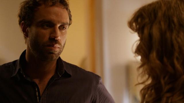 Martita le abre su corazón a Arturo y cuenta los episodios que marcaron su vida