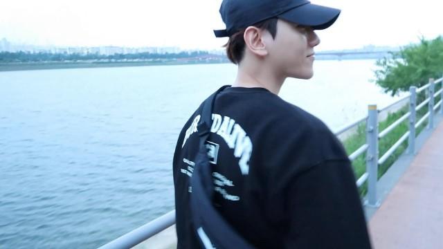 Baekhyun’s VLOG (Half-Face Shooting Contents/Love-Light Friend/Han River/Whoosh/Whoosh)